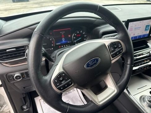 Used 2022 Ford Explorer Limited w/ Equipment Group 301A RWD image 29