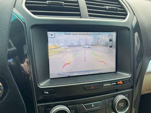 Used 2017 Ford Explorer XLT w/ Equipment Group 202A image 24