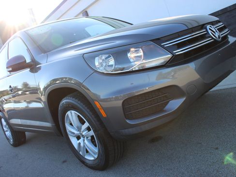 Used 2014 Volkswagen Tiguan S image 8
