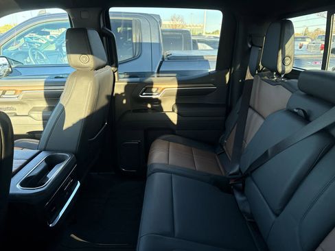 Used 2024 Chevrolet Silverado 1500 High Country w/ High Country Premium Package AWD/4WD image 5