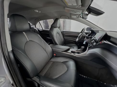 Used 2024 Toyota Camry SE image 31