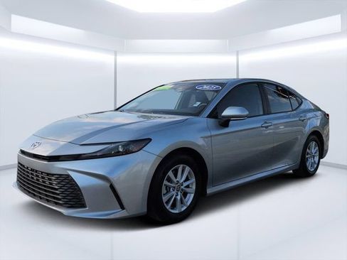 Used 2025 Toyota Camry LE FWD image 7