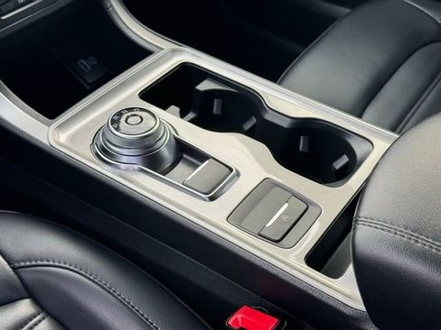 Used 2024 Ford Edge SEL image 18