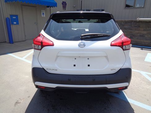 Used 2020 Nissan Kicks SR w/ SR Premium Package image 4