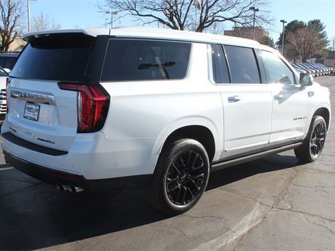 Used 2024 GMC Yukon XL Denali w/ Denali Reserve Package image 14