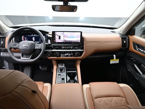 New 2026 Nissan Pathfinder Platinum FWD image 20