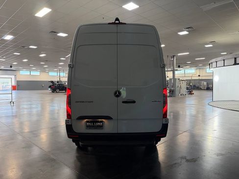 Used 2024 Mercedes-Benz Sprinter 2500 image 6