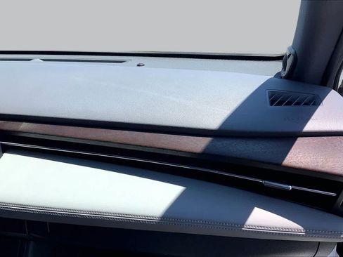 Used 2020 Toyota Avalon Limited FWD image 19