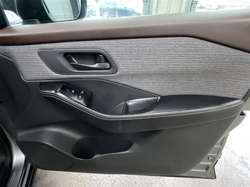 Used 2021 Nissan Rogue S image 18