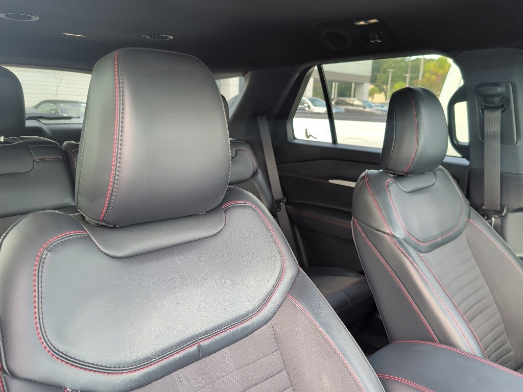 Used 2025 Ford Explorer ST-Line RWD image 10