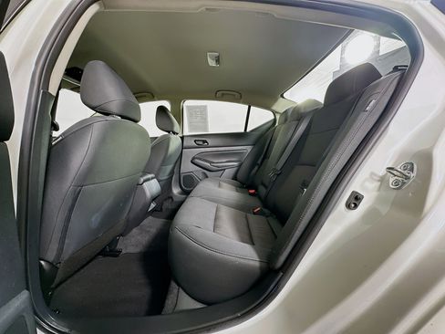 Used 2025 Nissan Altima 2.5 SV FWD image 27