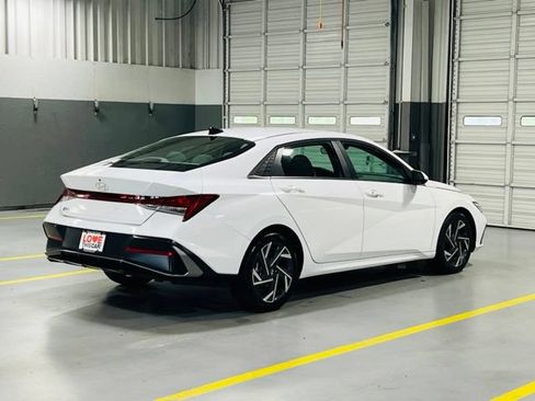 Used 2025 Hyundai Elantra SEL FWD image 19