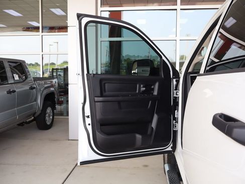 Used 2017 RAM 2500 Tradesman w/ Chrome Appearance Group AWD/4WD image 12