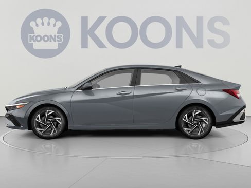 Certified 2025 Hyundai Elantra Limited FWD image 2