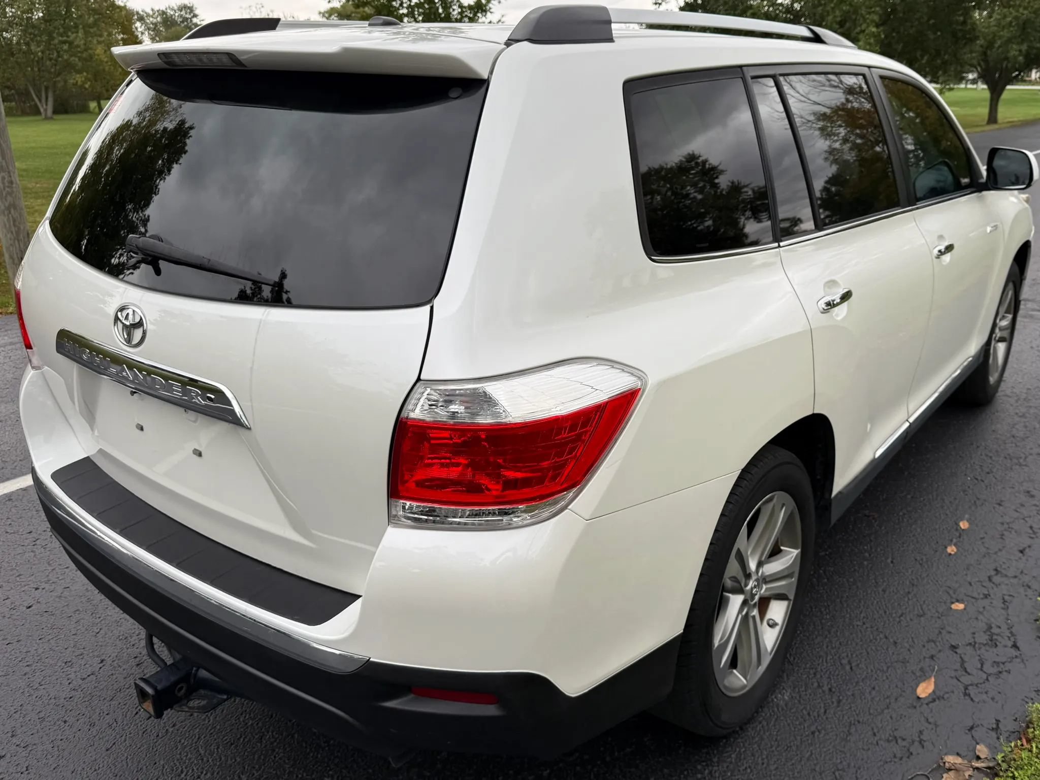 Used 2011 Toyota Highlander Limited w/ Tow Pkg FWD image 10
