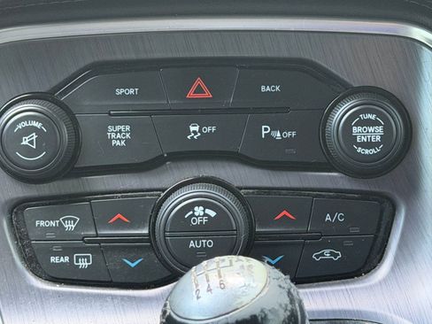 Used 2015 Dodge Challenger R/T Scat Pack RWD image 17