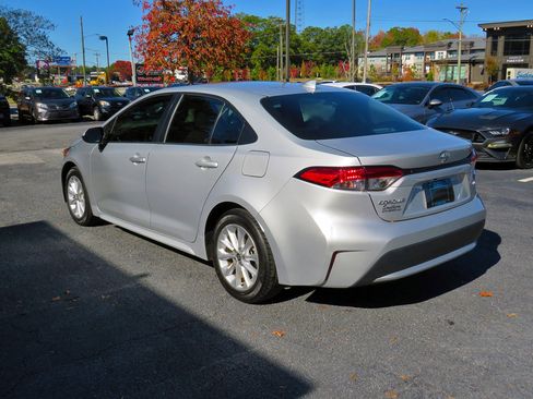 Used 2020 Toyota Corolla LE w/ LE Premium Package image 9