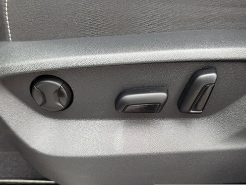 Used 2025 Volkswagen Atlas Cross Sport SE image 20