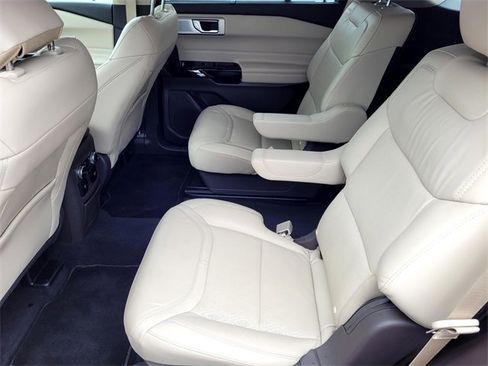 Certified 2022 Ford Explorer Platinum w/ Equipment Group 601A image 12