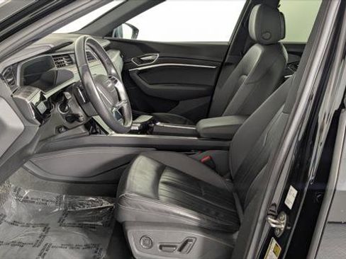 Used 2022 Audi e-tron Premium w/ Convenience Plus Package image 13