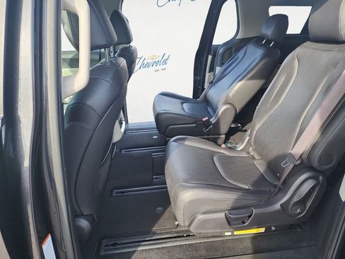 Used 2024 Kia Carnival LX FWD image 11