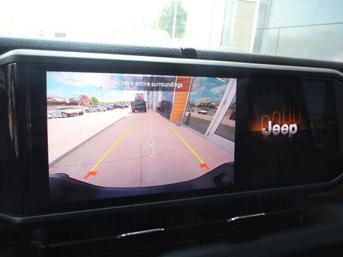 Used 2025 Jeep Gladiator Sport AWD/4WD image 46