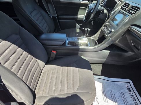 Used 2019 Ford Fusion SE FWD image 16