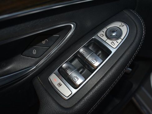 Used 2018 Mercedes-Benz C 300 4MATIC Sedan w/ Premium Package image 15