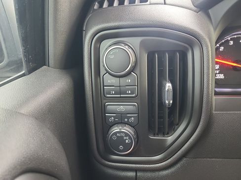 Used 2025 Chevrolet Silverado 1500 Custom Trail Boss w/ Turbomax Blackout Package AWD/4WD image 23