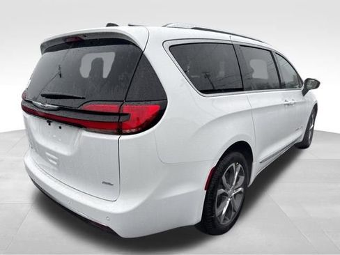 New 2026 Chrysler Pacifica Pinnacle image 8