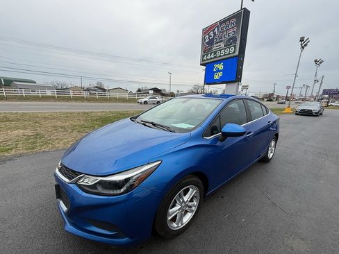 Used 2017 Chevrolet Cruze LT w/ Convenience Package image 8