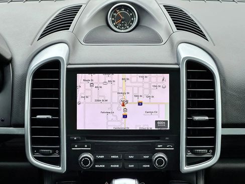 Used 2017 Porsche Cayenne image 14