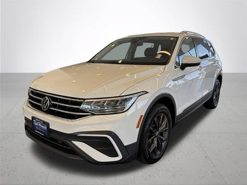 Used 2022 Volkswagen Tiguan SE AWD/4WD image 2