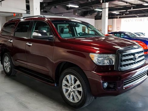 Used 2010 Toyota Sequoia Limited AWD/4WD image 4
