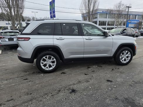 Used 2023 Jeep Grand Cherokee Limited image 8