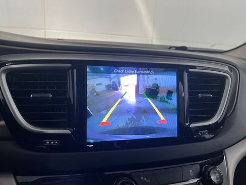 Used 2017 Chrysler Pacifica Touring-L image 71