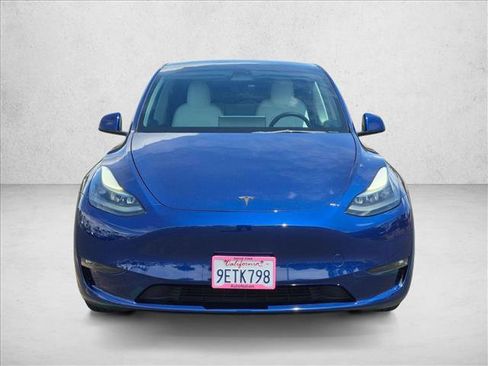 Used 2023 Tesla Model Y Long Range AWD/4WD image 2