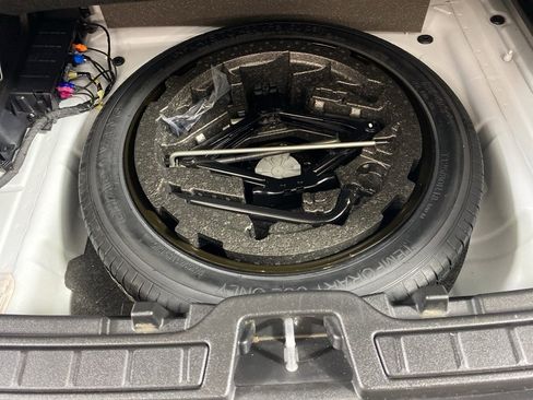 Used 2019 Volvo XC40 T5 Momentum image 29