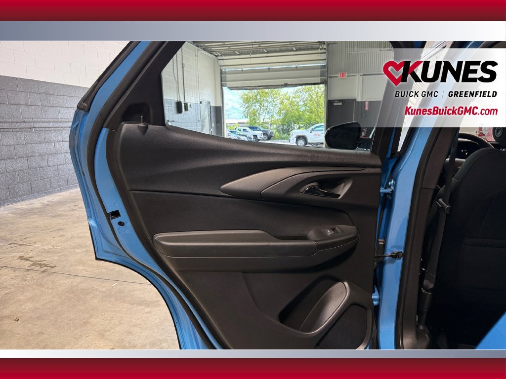 Used 2025 Chevrolet TrailBlazer LT AWD/4WD image 32