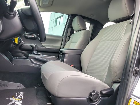 Used 2022 Toyota Tacoma SR image 7
