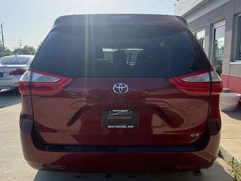 Used 2015 Toyota Sienna XLE FWD image 8
