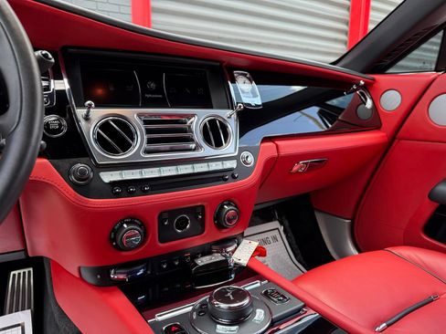Used 2020 Rolls-Royce Wraith RWD image 40