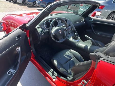 Used 2006 Pontiac Solstice Convertible w/ Premium Package RWD image 9