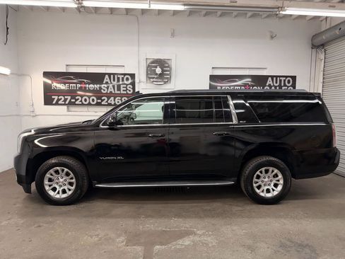 Used 2017 GMC Yukon XL SLT AWD/4WD image 2