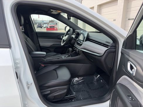 Used 2025 Jeep Compass Latitude image 9