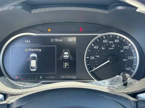 Used 2025 Nissan Versa SV FWD image 20