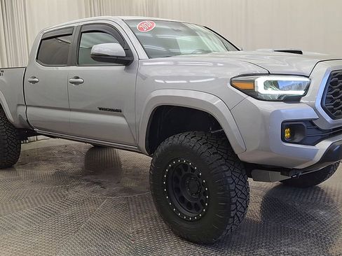 Used 2020 Toyota Tacoma TRD Sport image 5