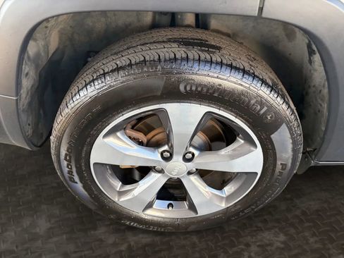 Used 2019 Jeep Cherokee Limited AWD/4WD image 40