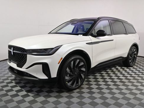 New 2026 Lincoln Nautilus Reserve w/ Jet Appearance Package image 2