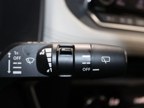 Used 2023 Nissan Rogue SV FWD image 23